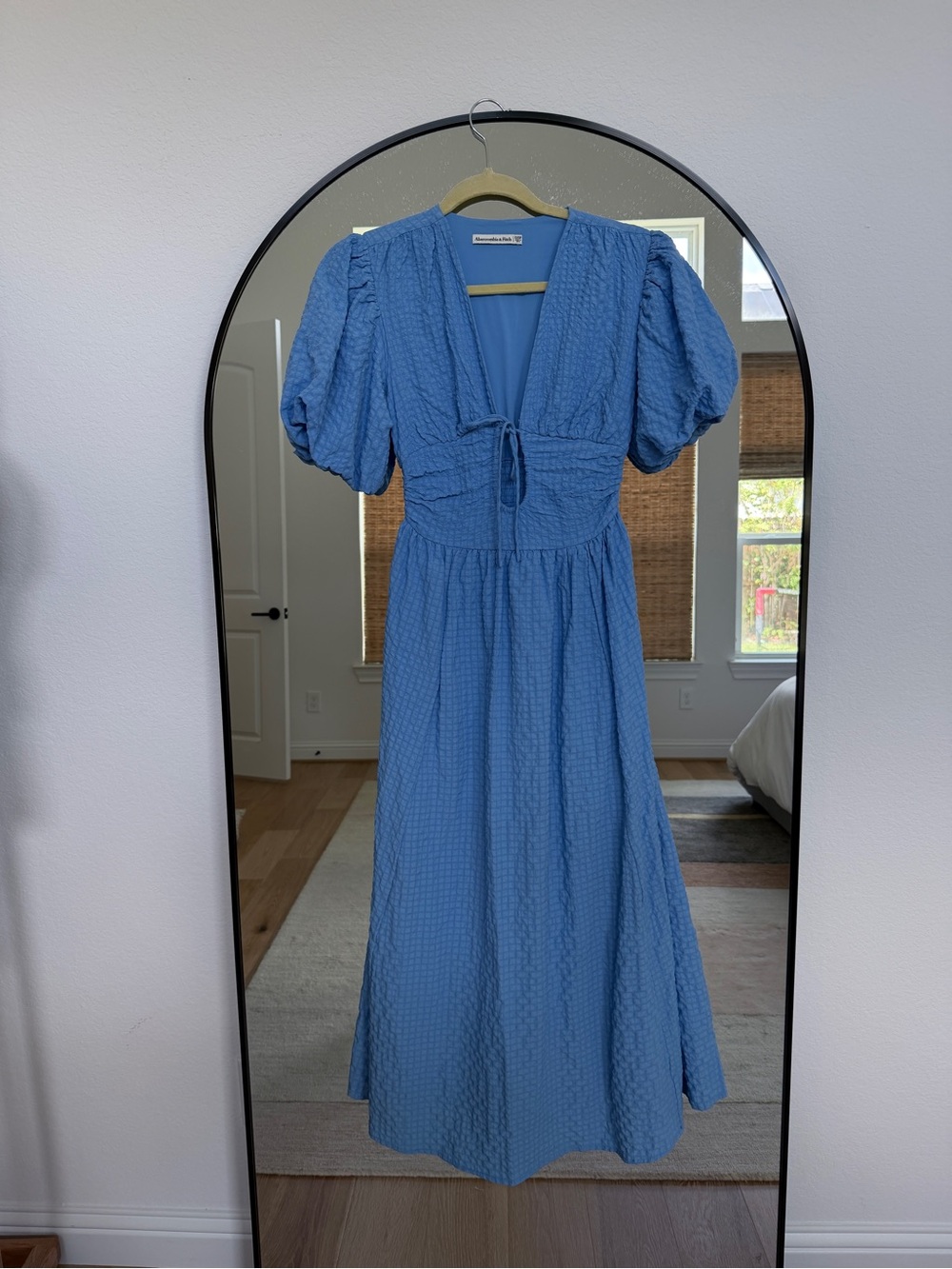 Abercrombie & Fitch Textured Puff-Sleeve Maxi Dress - Blue
